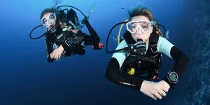 Explore underwater life with the Mares Puck 4