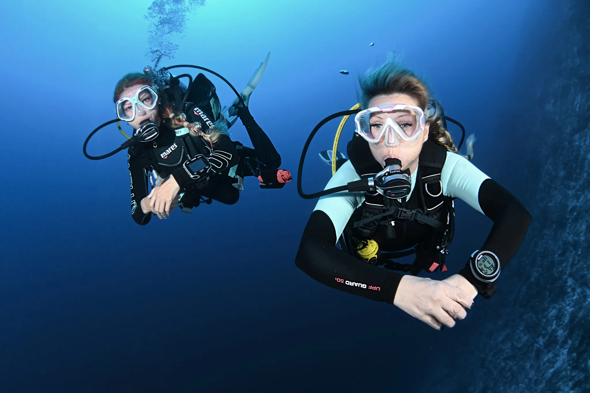 Explore underwater life with the Mares Puck 4