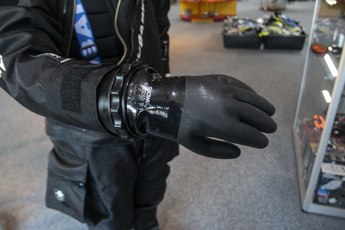 Scubapro Definition Dry slider-3